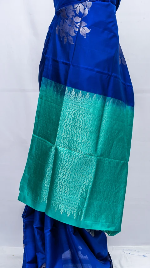 Dark Royal Blue Pure Soft Silk With Contrast Sea Green Pallu And Blouse