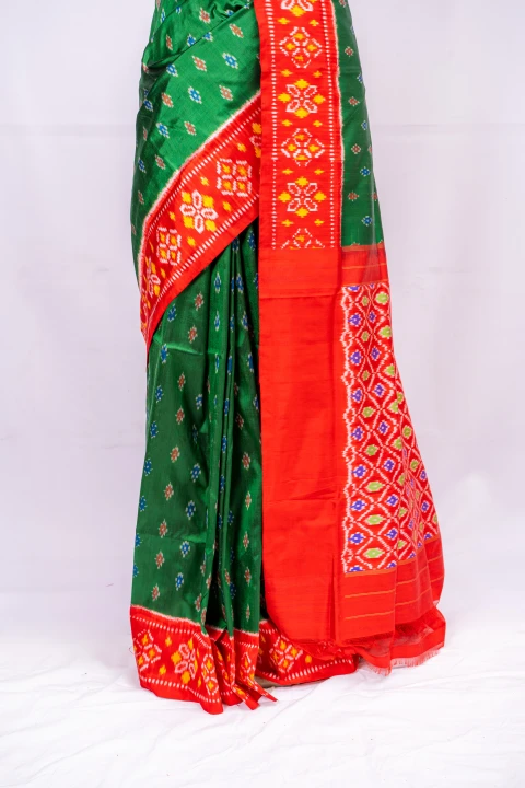 Pure Ikkat Pochampally Print With Contrast Pallu Border And Blouse