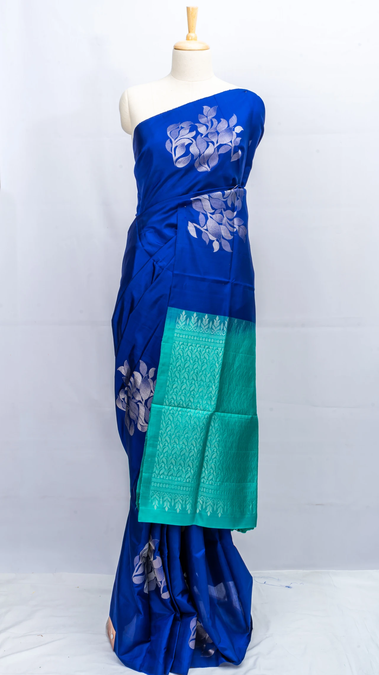 Dark Royal Blue Pure Soft Silk With Contrast Sea Green Pallu And Blouse