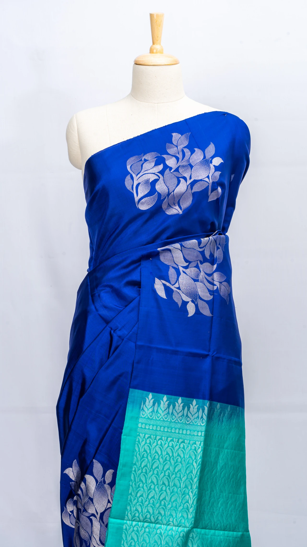 Dark Royal Blue Pure Soft Silk With Contrast Sea Green Pallu And Blouse