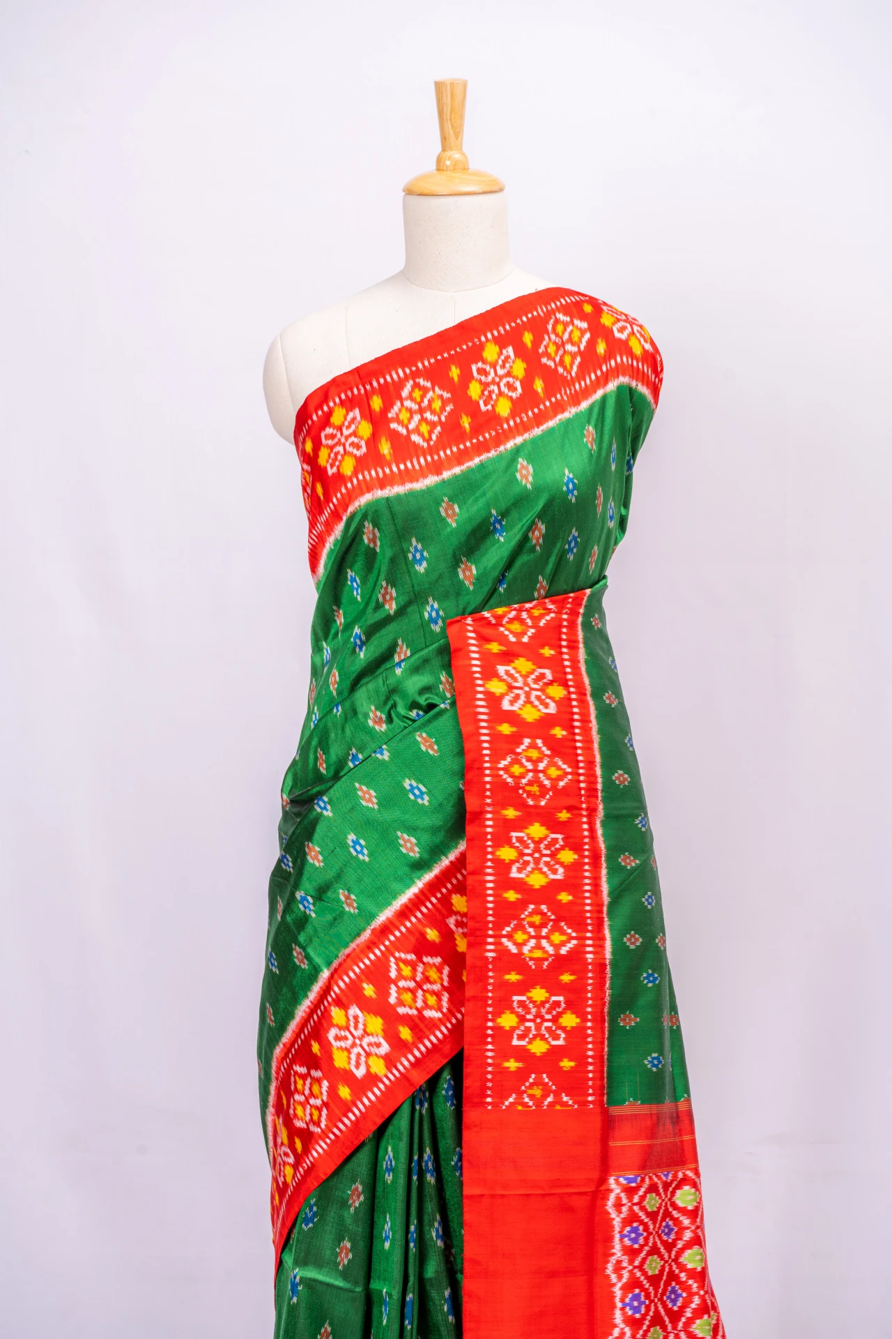 Pure Ikkat Pochampally Print With Contrast Pallu Border And Blouse