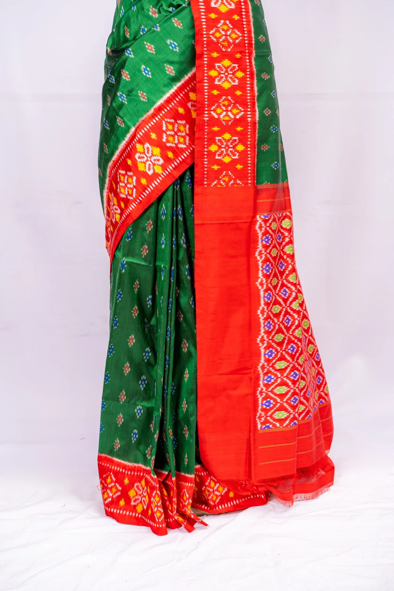 Pure Ikkat Pochampally Print With Contrast Pallu Border And Blouse