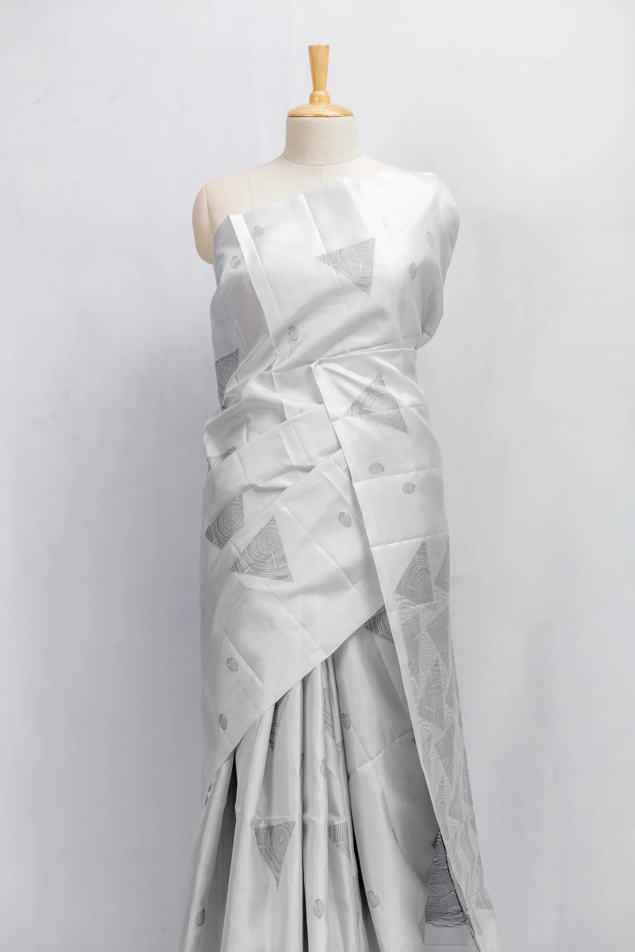 Silver Colour Pure Soft Silk With Border Less And Butta Design